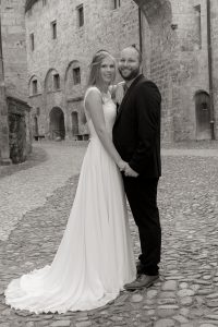 Hochzeitsfotografie Brautpaar in Burganlage